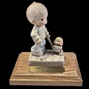 Precious Moments "Blessed Are They That Overcome" 1987, No. 115479 Oak Wood Base